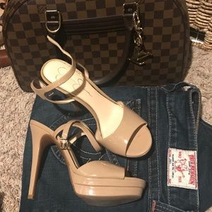 Jessica Simpson nude shoes